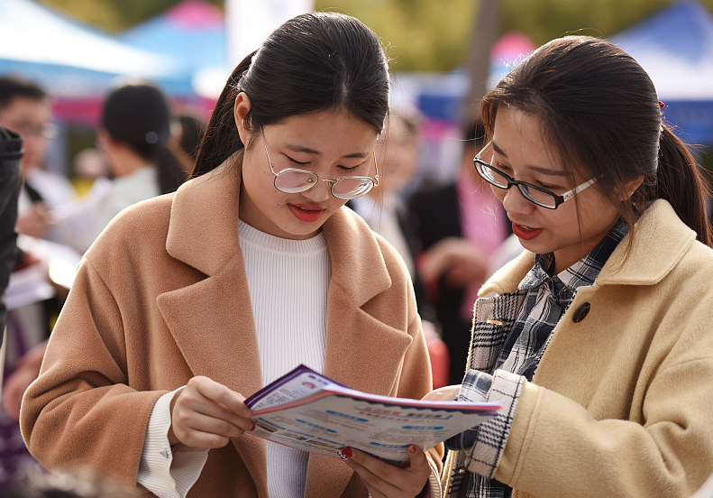 大学生辛苦考入“烟草局”, 半年后却毅然离职, 原因现实又扎心