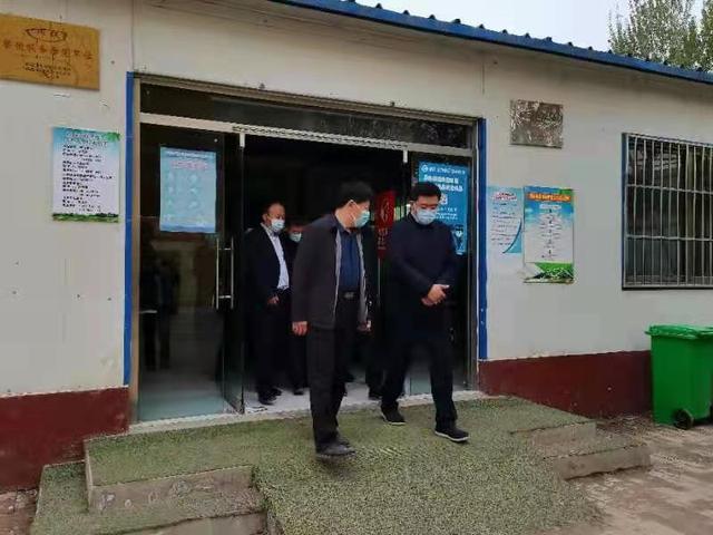 关注|东昌府区领导到斗虎屯镇中学实地调研