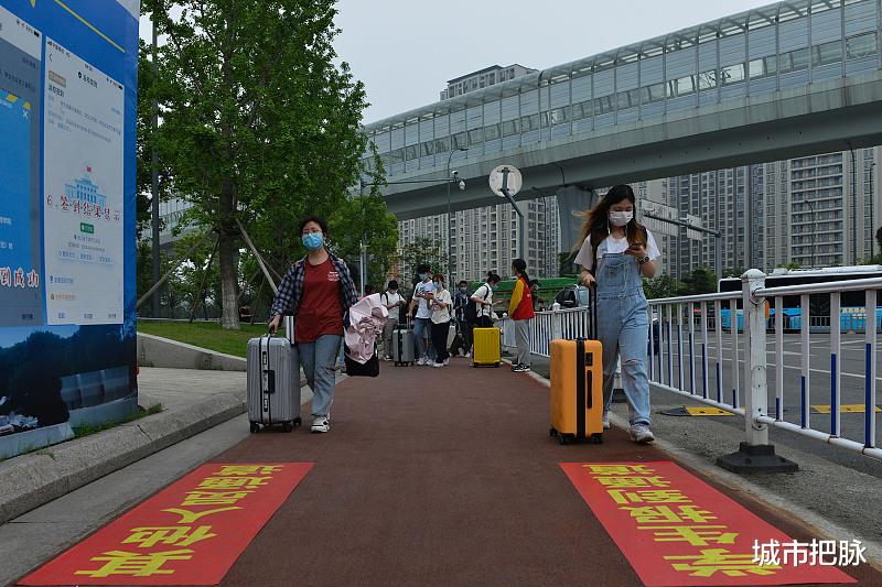 宁波诺丁汉大学: 对不起, 宁波大学, 我抢你的风头了