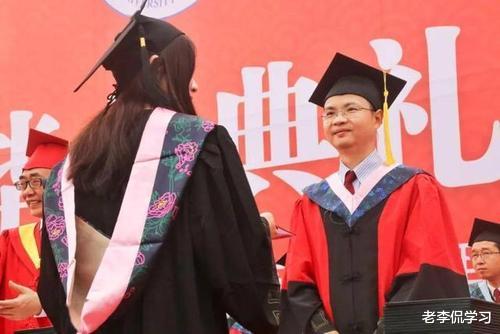 名校博士去当大学辅导员? 看到年薪后, 网友直言“真香”!