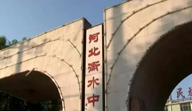 “衡水中学”赴美上市, 教育走向资本, 上市第一天就破发