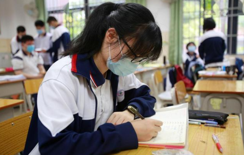 学霸草稿纸走红, 字迹工整逻辑清晰, 学渣感慨: 难怪自己成绩不好