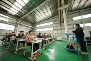 贵州丹寨: 课堂设到车间内 职业教育促就业