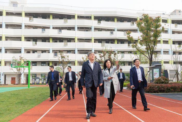 合肥市常务副市长王文松带队调研上海师范大学附属杨浦滨江实验小学(筹)