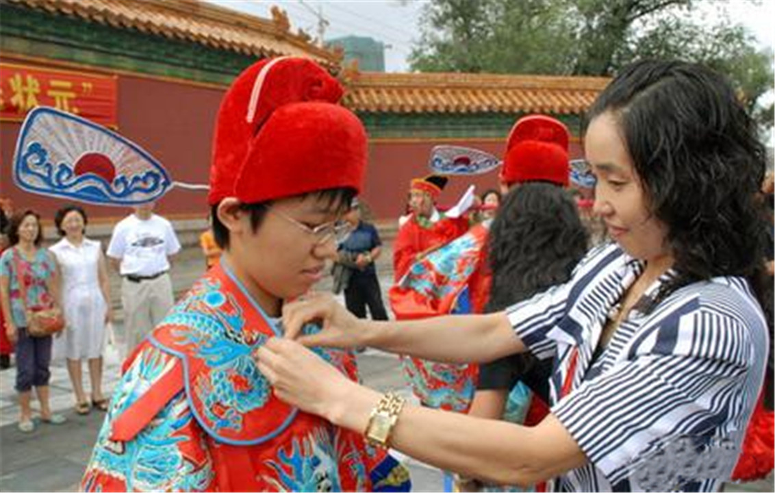 看完高考状元的“家庭背景”, 才明白一个现实: 经济决定教育程度