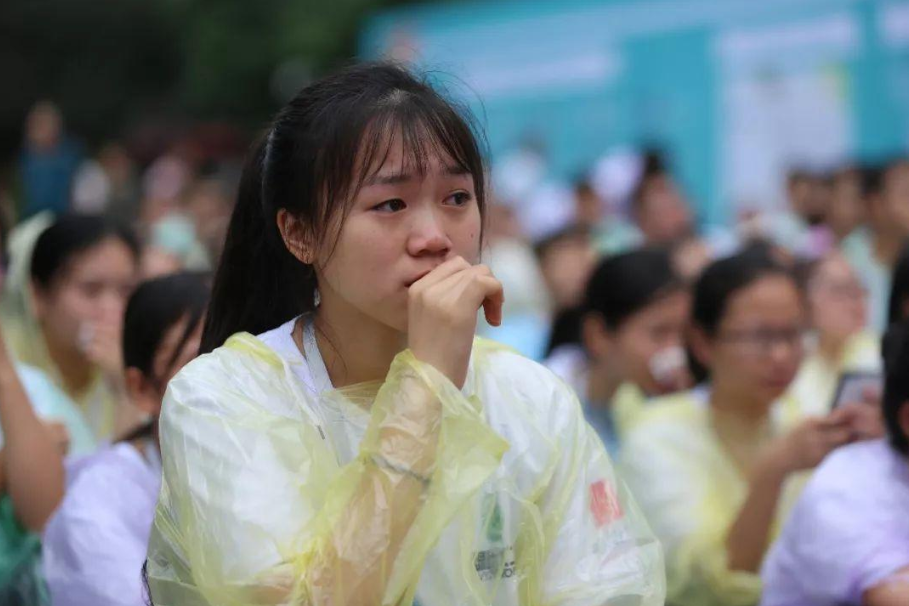 657分考生欲报考同济大学，看到通知书后抱头痛哭，竟被三本录取