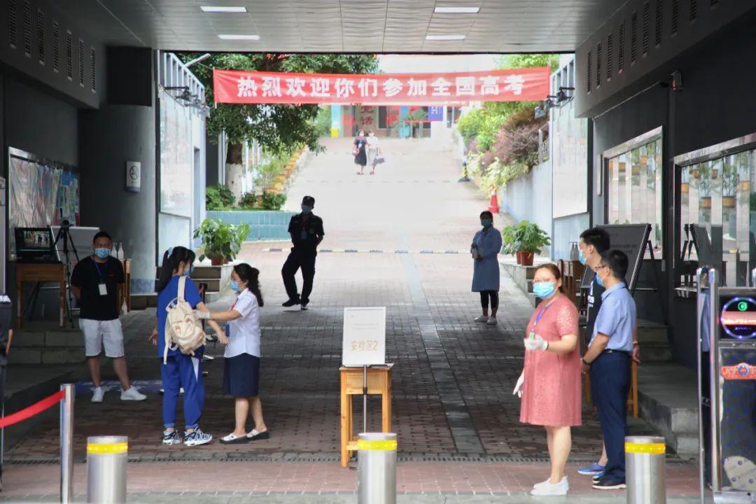 45年前的高考试卷被翻出, 曾难倒无数考生, 学渣: 这我能考满分