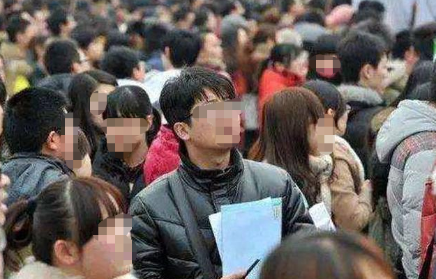 大学毕业去卖煎饼, 遭家人强烈反对, 4个月以后, 家人后悔不已!