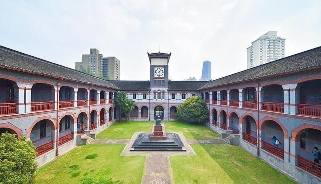 上海招收河南考生最多的大学, 复旦进不了前十, 第一不是双一流