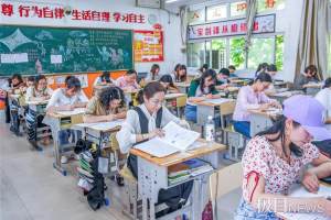 武汉600多名初中老师同做中考题, 一半数理化老师奋战到最后一秒