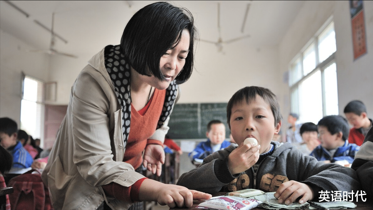 农村优秀教师年年被选调进城, 如何实现教育均衡?