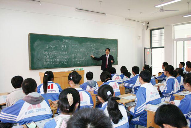 中小学教师迎来“好消息”, 教师“减负令”送到, 老师“轻装上阵”