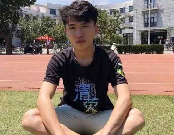 674分考上清华的湖南小伙, 亲父每日挑200担沙供他念书, 现状如何