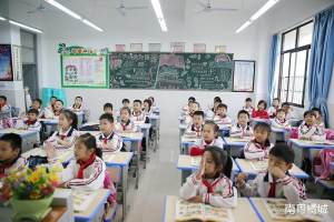 广东佛山义务教育阶段优质学校进行改扩建, 项目扩建至60个教学班