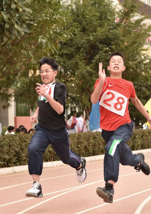 昆三中空港实验学校七年级下学期体育中考13日举行