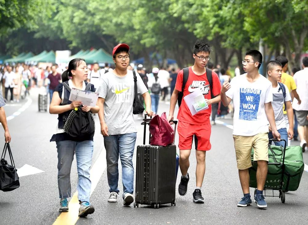 “最适合读大学的城市”排行榜出炉: 天津只排第七, 榜首实至名归