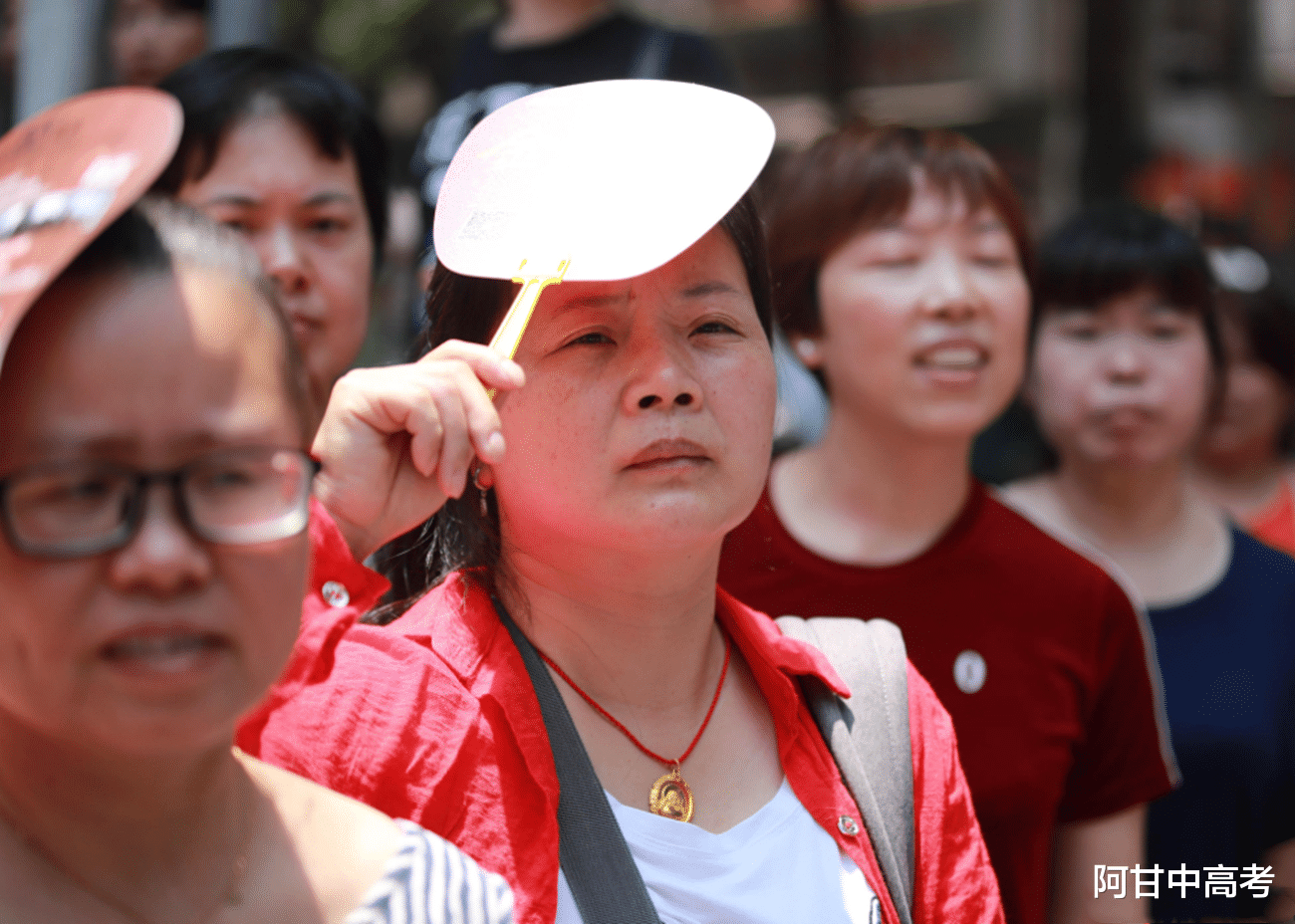 中考落榜不用愁! 职高生也能考上大学, 难度还比高考小