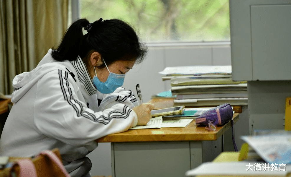 高三学生手机“如影随行”, 家长担心玩游戏, 查看后觉得自己多虑