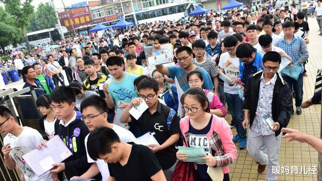 2021年高考人数减少, 录取分数会降低吗? 资深班主任给出答案