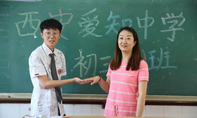 初中老师难当: 学生上课说话被批评, 踹翻桌子骂老师