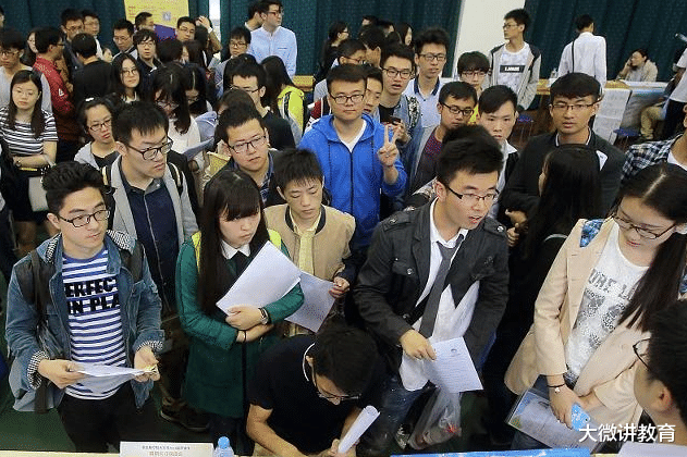 家里没矿没背景的学生, 不要选择这些专业, “烧钱”不说还难就业