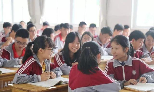 教育专家直言: 家庭条件一般的, 不用“拼劲力气”送孩子上名校