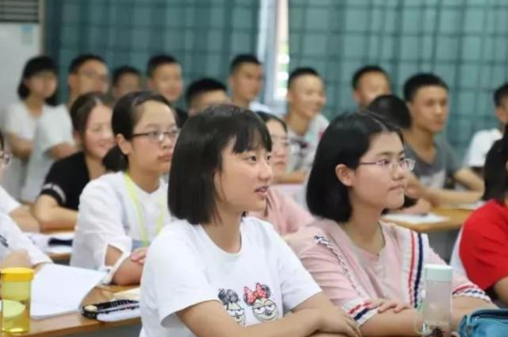 重点中学当“凤尾”, 与普通中学当“鸡头”, 两种结局有些不同