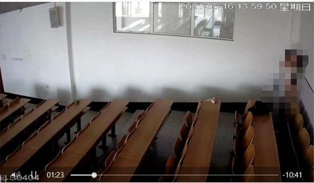 黑龙江科技大学教室, 两学生不雅之事被直播, 画面高清数次对焦