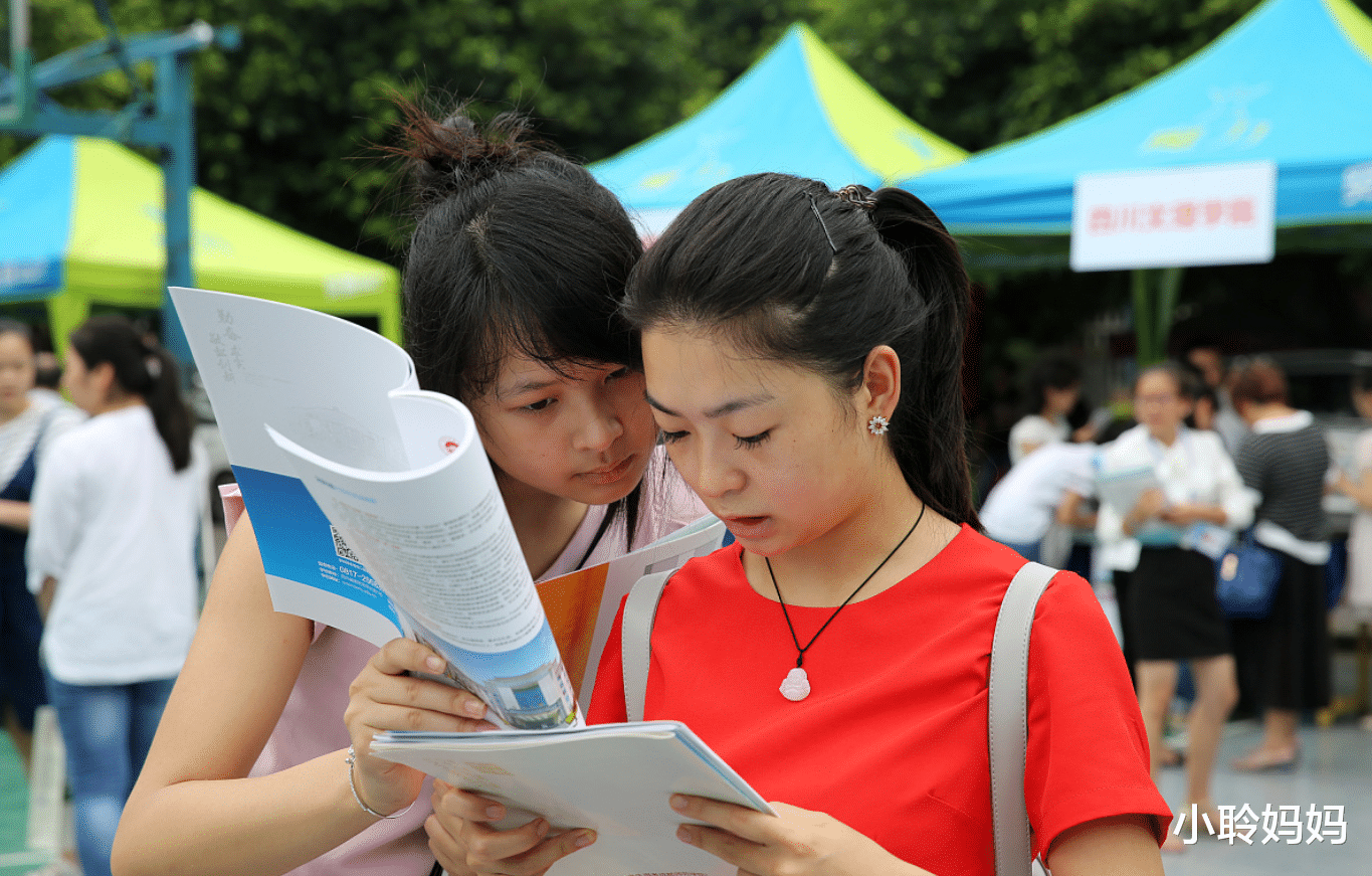 2021中国大学排名公布, 北大反超清华占据榜首, 网友表示实至名归