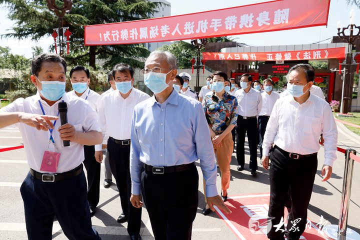 刘家义李干杰在济南检查高考准备工作