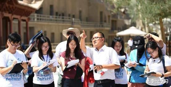 家里没钱没背景, 大学这几个专业千万不要碰, 学生们报考需要注意