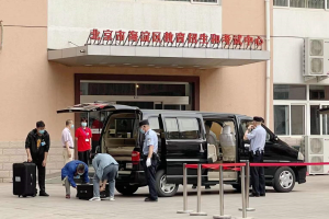 直击北京高考试卷押运：车辆装GPS定位，民警全程跟随