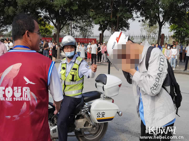 高考学生粗心未带证件 邯郸交巡警10分钟取回