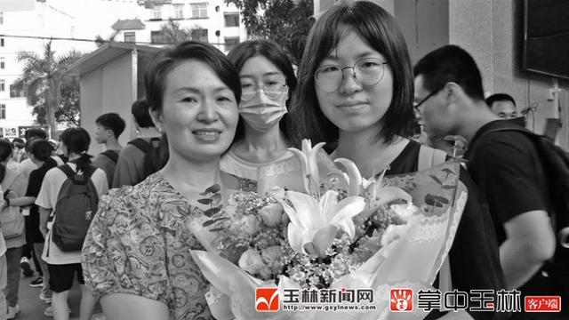 高考昨日圆满收官，记者直击考场外——分享考后喜悦 做好下步计划