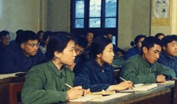 1977年的高考试卷爆红网络, 看到真题后, 网友: 我能上清华