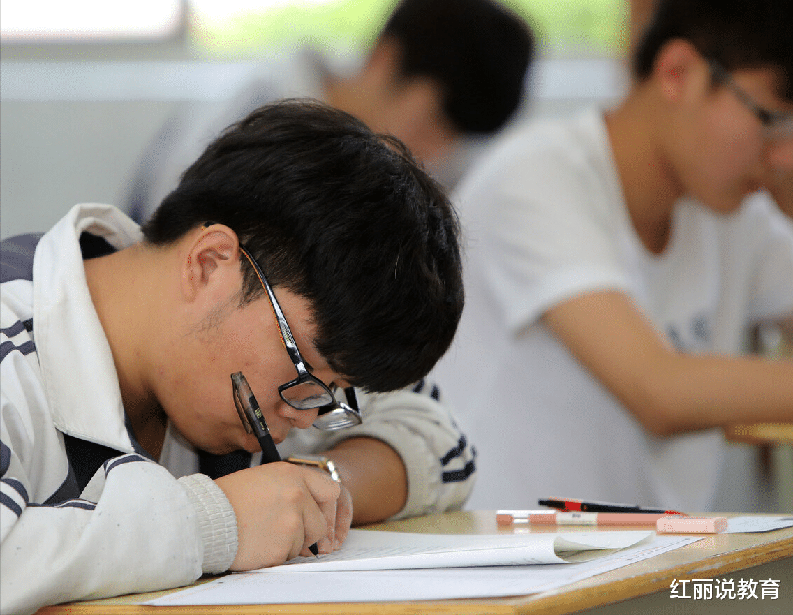 高考出现过的“传奇字体”, 连阅卷老师都为之倾倒, 舍不得扣分