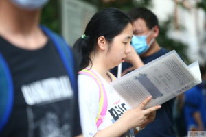 2021上海高考语文评卷中心组组长: 上海高考语文满分作文已呈常态化, 没有零分作文