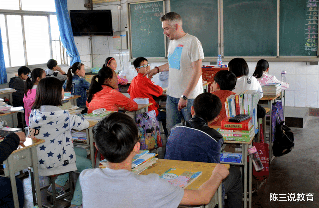 清华北大毕业生抢夺教师岗位, 家长欢呼雀跃, 师范生却欲哭无泪