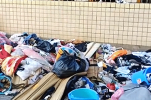 湖南一中学未经学生同意, 将个人物品扔出宿舍, 学校: 临时工干的