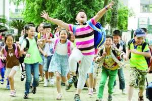 郑州某小学暑假长达80天, 家长直接崩溃: 这么长的假期怎么度过?