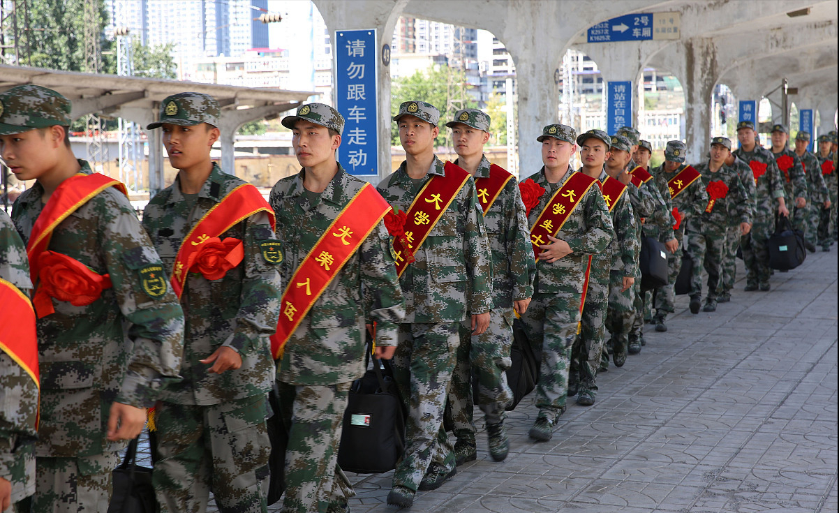 高考结束去当兵和先上一年大学再去当兵, 哪个更好?