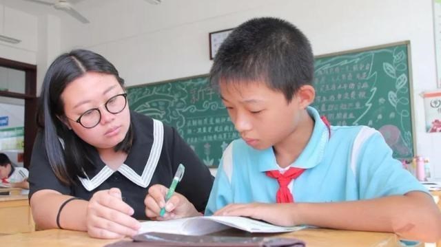 初中名列前茅, 到了高中成绩就掉队, 这3种学生是“潜在差生”