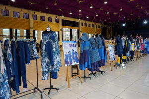 重庆城市管理职业学院举办服装设计与工艺专业毕业设计作品展