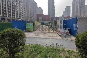 郑州600名学生在“半拉子”学校上课，为啥建2年多还没建好?