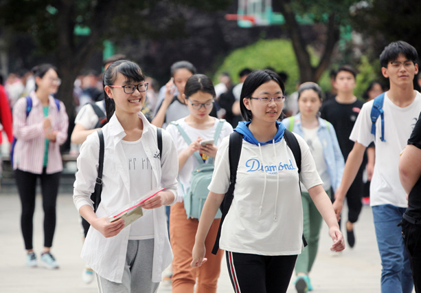 高考结束也别闲着, 抓紧时间办理“一档三证”, 以免耽误入学