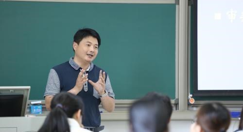 21年老师行业迎来“新变化”, 三类老师薪资或将上涨, 你期待吗