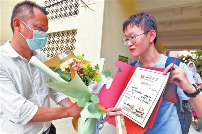 来自北大！ 芜湖市区首封高考录取通知书顺利送达