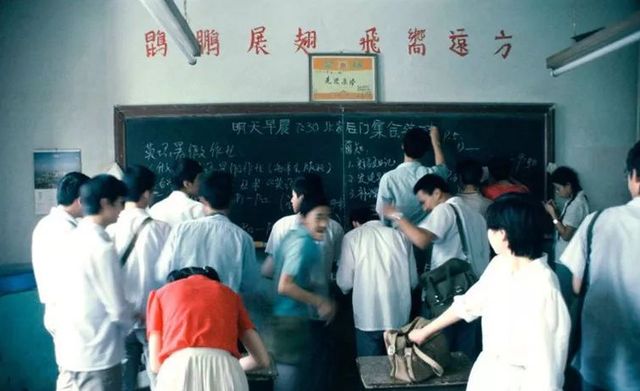 80年代考大学有多难?频出“高考钉子户”,专科生也很吃香!