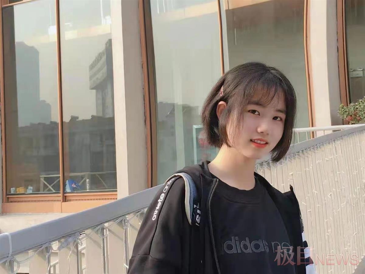 武汉一女孩高考594分 顺利成为空军飞行学员 颜值超高