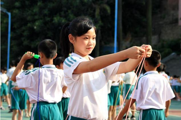 教育部发表有关中小学重要通知，9月起将全面启动，学生拍手叫好